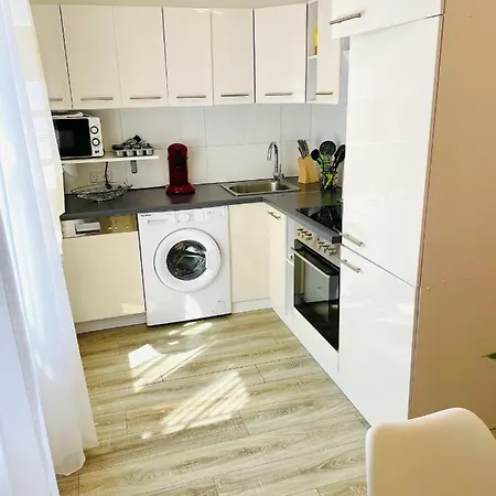 Prime Host Balcony *